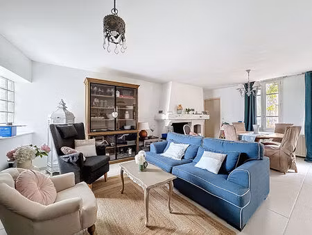 maison de charme au coeur de reugny - 5 pièces avec 3 chambres  grenier aménageable  cour 