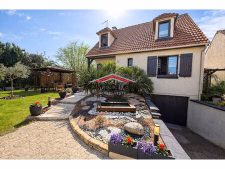 maison familiale lumineuse avec jardin arboré  sous-sol total e