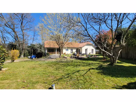 secteur morlaàs - belle maison familiale de 189 m² avec 6 chambres  garage et grand terrai