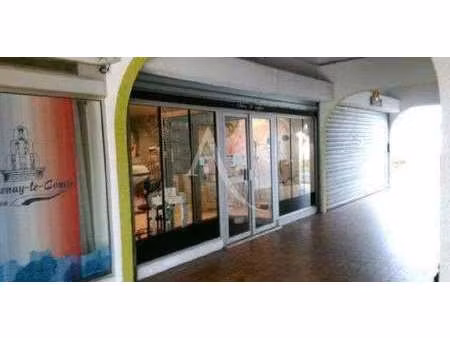 vente bureaux et commerces à fontenay-le-comte (85200) : à vendre / fontenay-le-comte