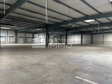 location local d'activités 200 m² à 2 800 m²