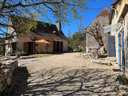 a vendre charmante propriété en pierre avec vue dégagée