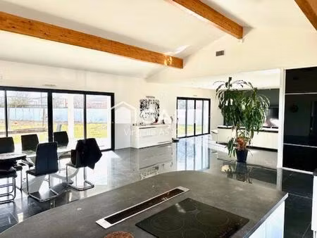 fonsorbes - maison contemporaine t5 de 198 m2 sur une parcelle de 2500 m2