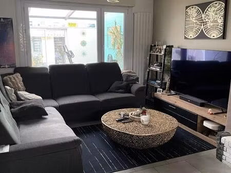 maison 90 m2 lumineuse  3 chambres  véranda.