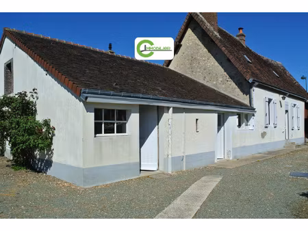 village -toutes commodites- beau potentiel a exploiter