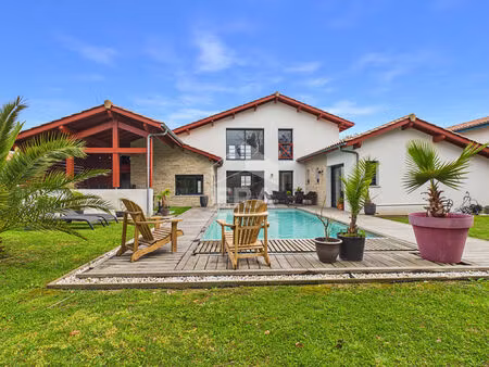 vente - maison contemporaine avec piscine arcangues - l'épure et la lumière