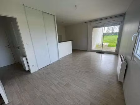 location appartement 2 pièces à saint-méen-le-grand (35290) : à louer 2 pièces / 40m² sain