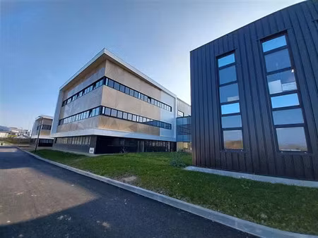 location bureau brest 297 m²
