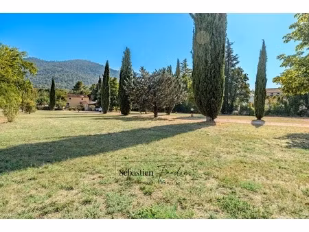 maison à vendre à signes (83) - parcelle de plus d'un hectare - piscine - nombreuses annex