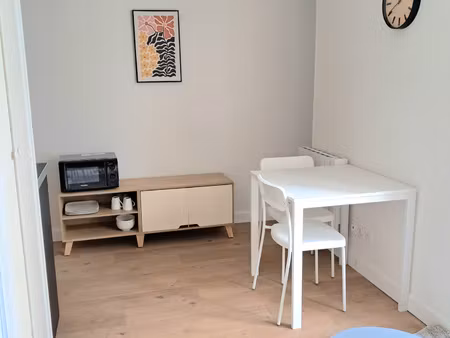 rue emile zola : studio meublé - 16m2