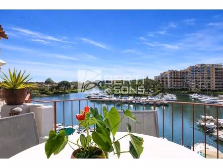 magnifique apt trois pieces renove avec vue marina garage et cave