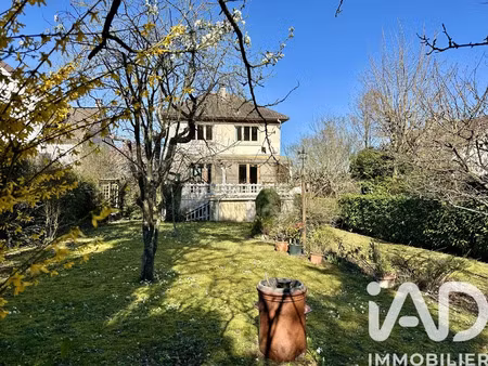 maison à mériel (95630)
