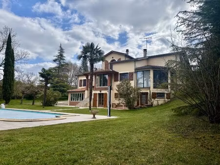 grande maison familiale avec piscine à auch
