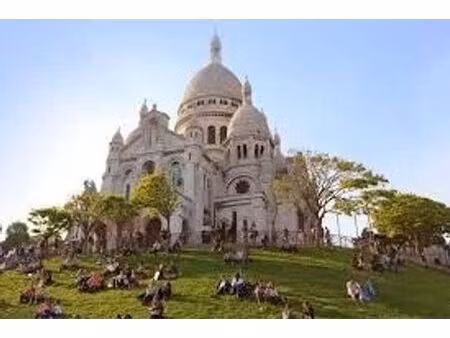 prestigieux immeuble de rapport en vente à montmartre  abbesses  grandes-carrières  france