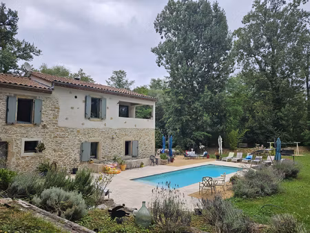 belle maison en pierres