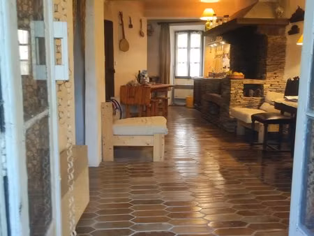 lorgues  maison de village avec 2 greniers + jardinet