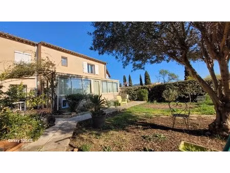 jolie maison mitoyenne en parfait état