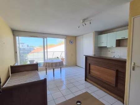 studio dans residence avec ascenseur et parking