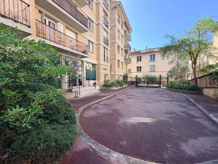 rare aix centre – appartement t3 64 m²  ascenseur  balcon  cave – emplacement premium