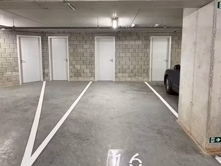 autostaanplaats + berging op topligging