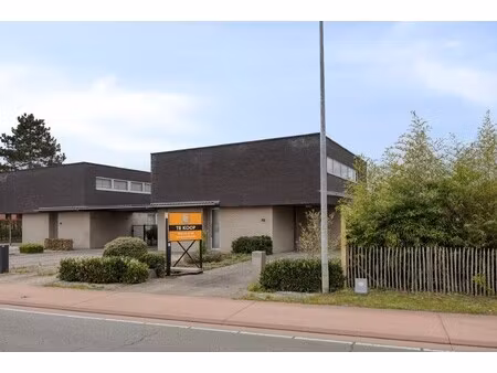 moderne halfopenbebouwing op een rustige centrale locatie