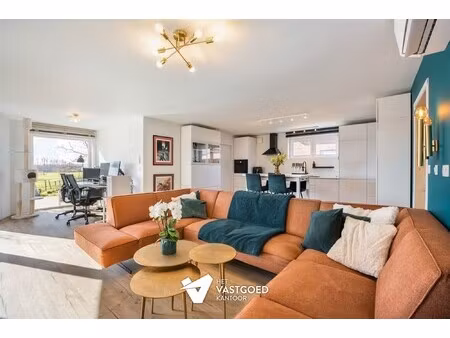 heel knusse gelijkvloerse woning met 3 slaapkamers en zuidgerichte tuin te budingen