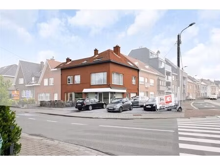 opbrengsteigendom - met 3 appartementen