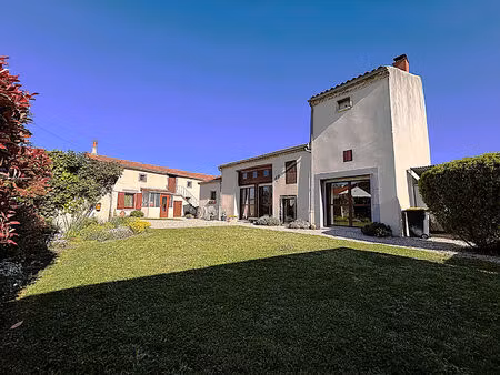 maison sardon 5 pièce(s) 156 m2