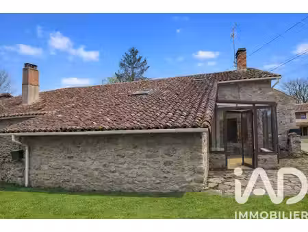 maison de village à saulgond (16420)