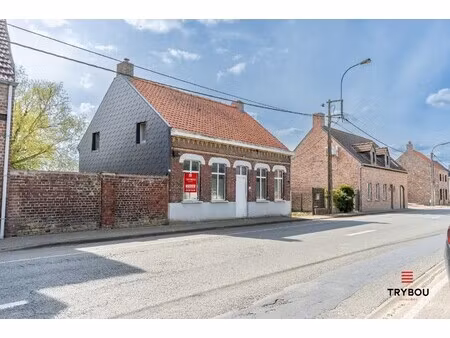 te renoveren alleenstaande woning op een ruim perceel van 896m² in houthulst