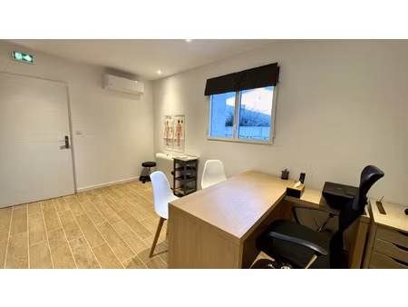 location local professionnel 13m² cabannes 13440