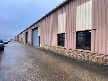 location entrepôt 140 m² à 350 m²