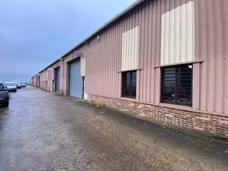 location entrepôt 140m² à 350m²