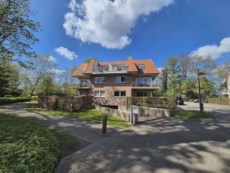 prachtig dakappartement met 2 slaapkamers en garage