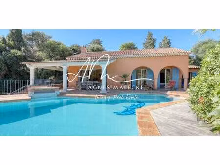 villa avec piscine et jardin le lavandou (83)