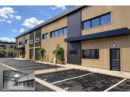 location local d'activités 111 m² à 3 302 m²