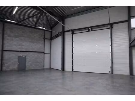 location local d'activités 266 m²