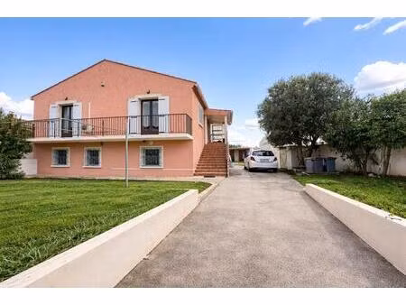 maison et grand terrain 9 pièces