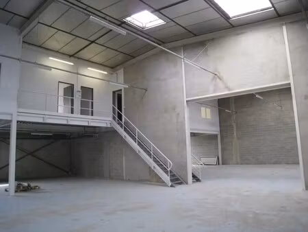 location entrepôt 320 m²