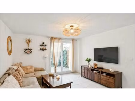 appartement 2 pièces de 35 m² à castelnau-d'estrétefonds