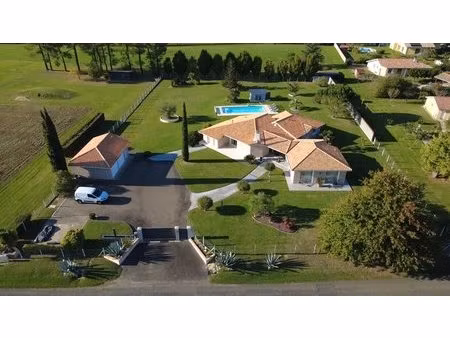 maison contemporaine haut de gamme 203m2 avec piscine chauffée et double garage