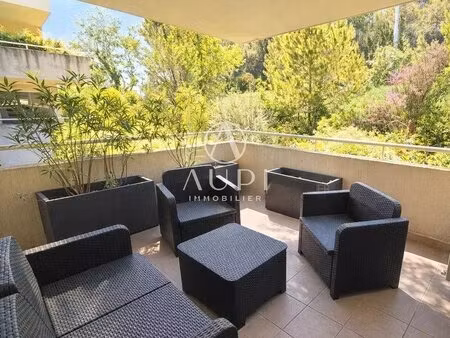 t3 lumineux avec terrasse et garage à saint-rémy-de-provence
