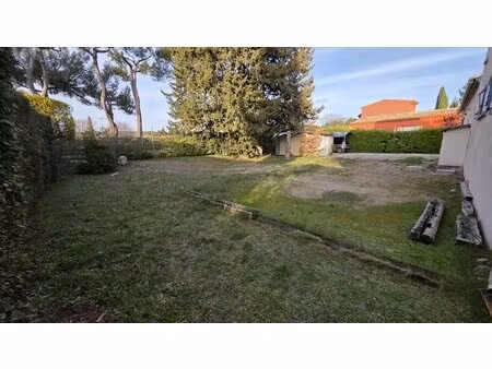 à acheter sur saint-cannat: terrain constructible de 640m2