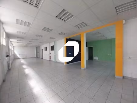 vente commerce le mesnil saint denis 78320 521m²