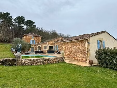 longère de luxe avec piscine chauffée  située au milieu de 7 hectares