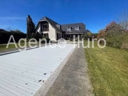 proximite immediate oloron - charmante villa aux beaux volumes avec piscine et dependance.