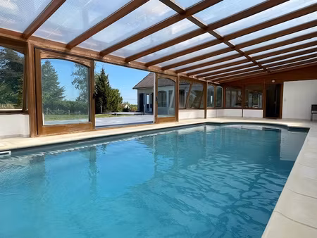 maison avec piscine intérieure