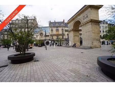 location commerce 45 m²