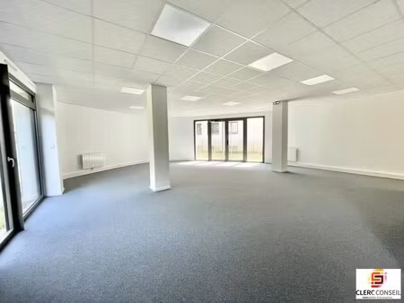 location commerce 101 m²