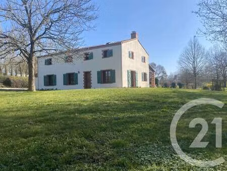 vente maison à montrevault-sur-evre (49110) : à vendre / 205m² montrevault-sur-evre